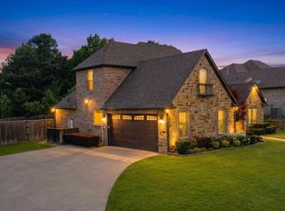 1613 Olympic Dr, Longview, TX 75605