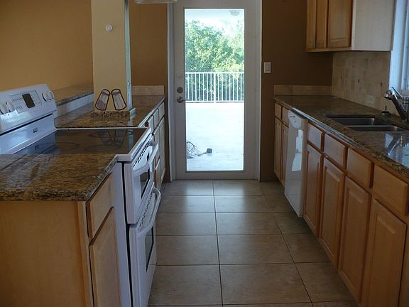 5th image of 218 Pueblo St