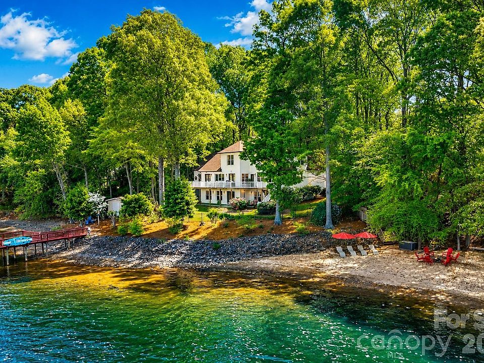 1st image of 139 Hawkes Point Dr