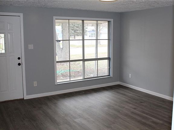 4th image of 5731 Gateway Dr