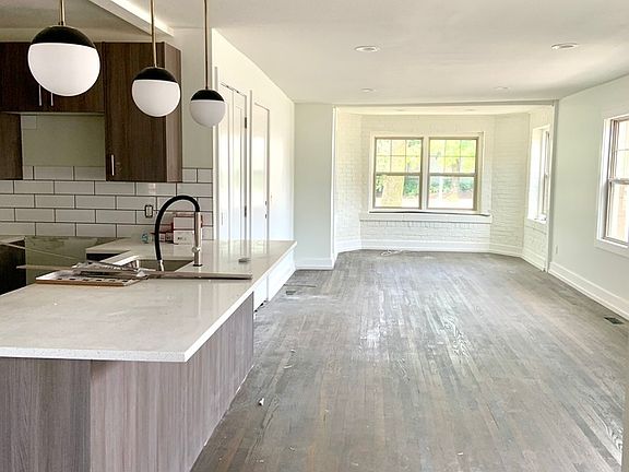 3rd image of 4311 Roanoke Pkwy #1