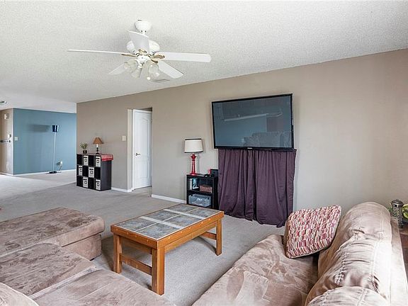 5th image of 15292 Beam St