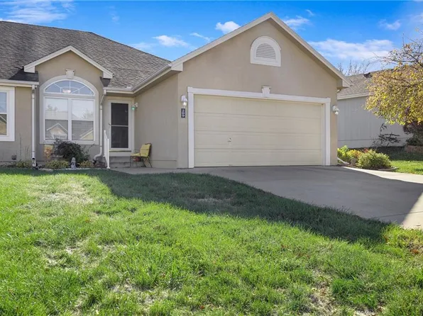 209 SW Chartwell Dr, Lees Summit, MO 64082