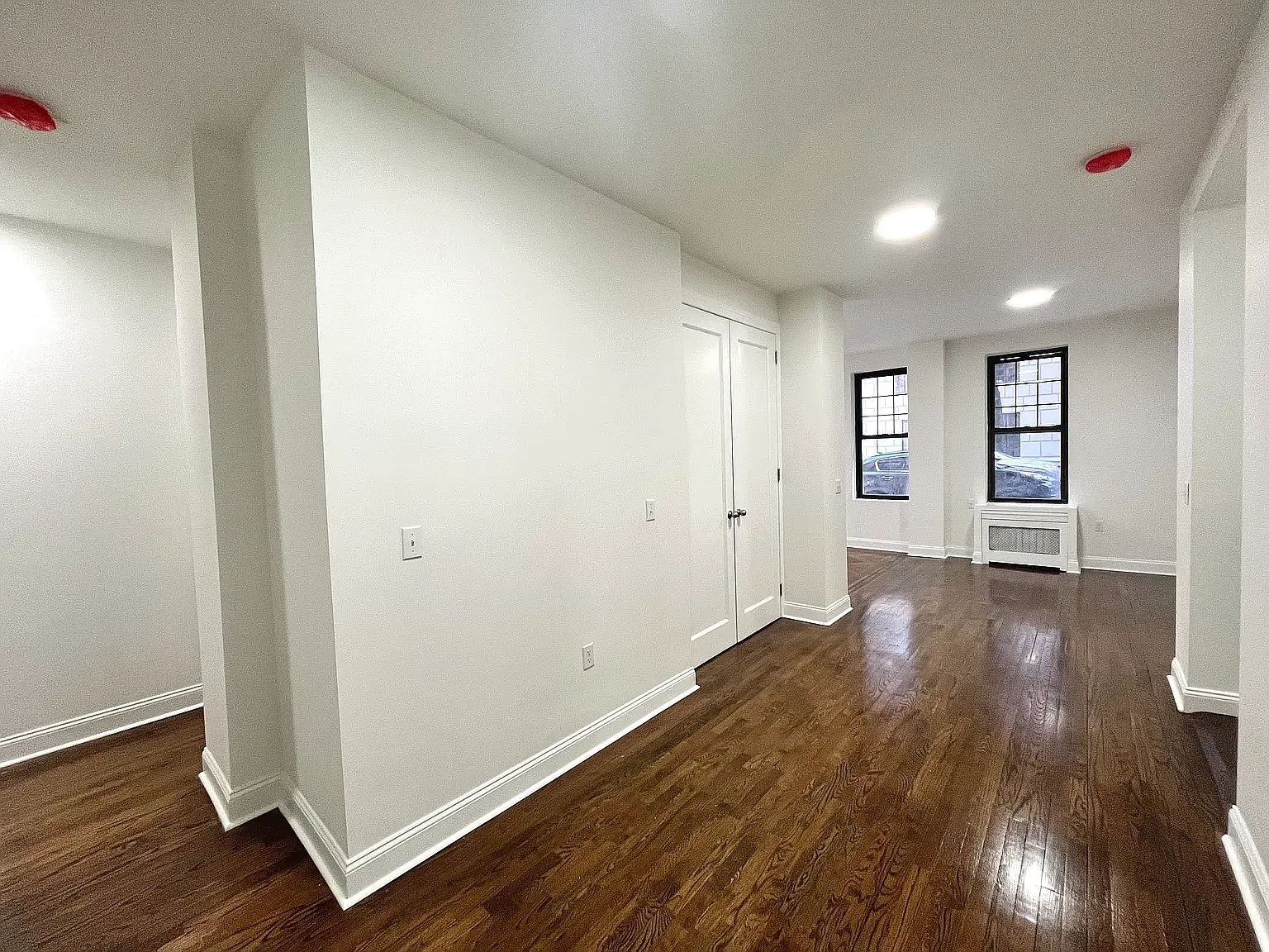 574 W End Ave — Photo 3