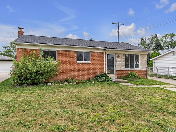 4th image of 18260 Spring Ct N