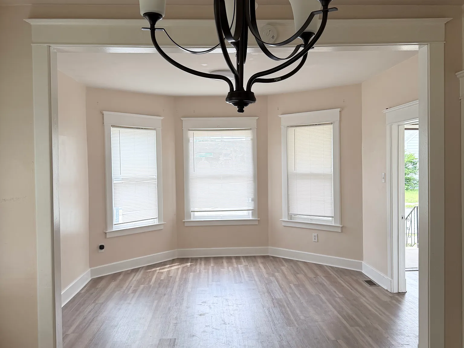 3 bed, $1,800 — Photo 1