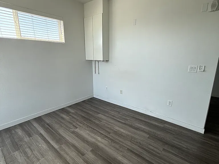 933 E Vernon Ave #2 — Photo 6