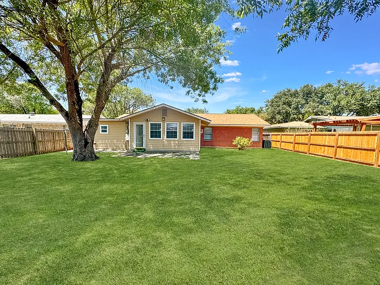 310 Mahota Dr — Photo 30