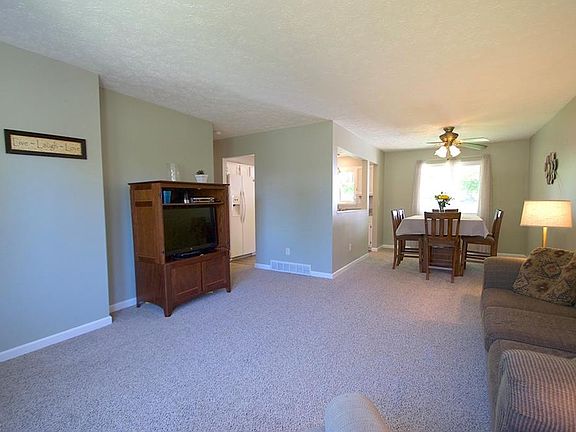 4th image of 34133 Iris Ln