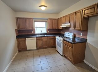 17 Willoughby St #2B, Newark, NJ 07112