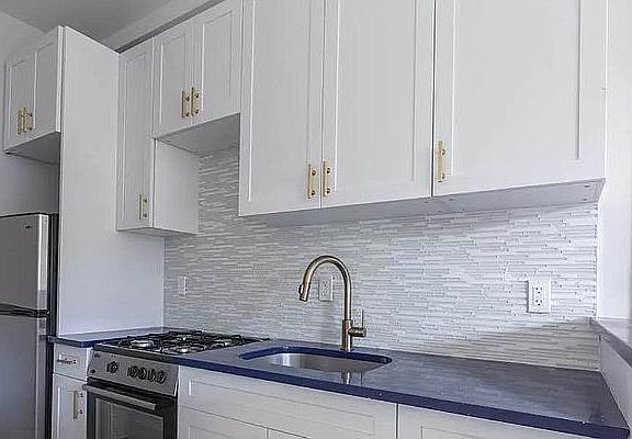 2nd image of 905 Sterling Pl APT 3R