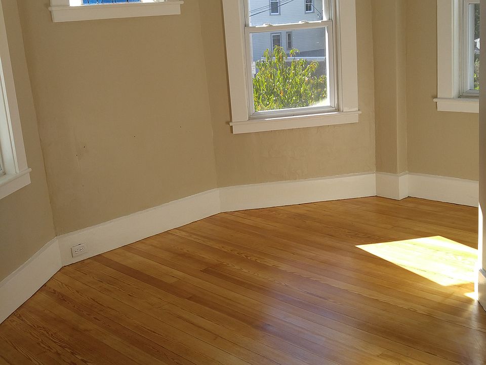 Dining room, hardwood floor