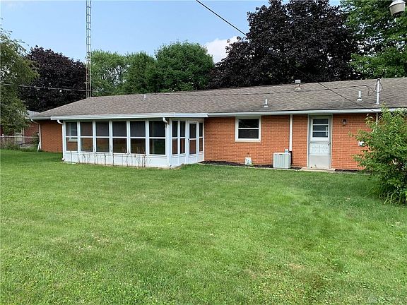 3rd image of 1076 Parkway Dr