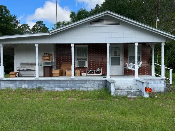 208 N River St, Claxton, GA 30417