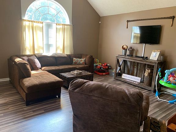 2nd image of 203 Saddlewood Dr