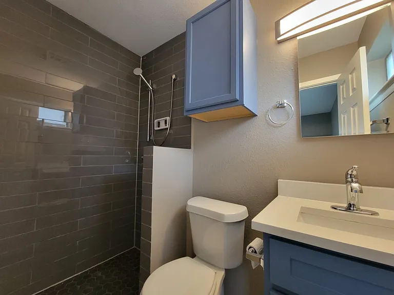 4724 Laurel Ln — Photo 7