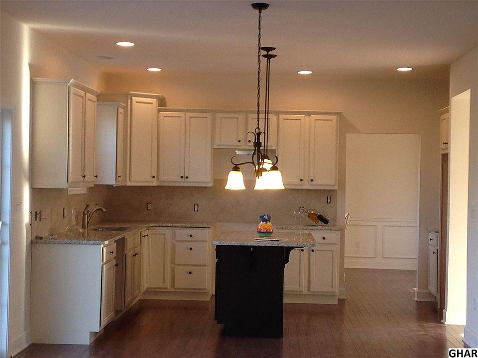 2nd image of 729 Appalachian Ave