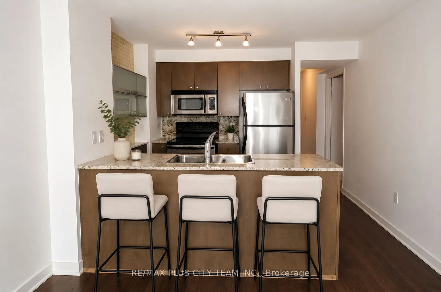 2 bed, $2,750 — Photo 3