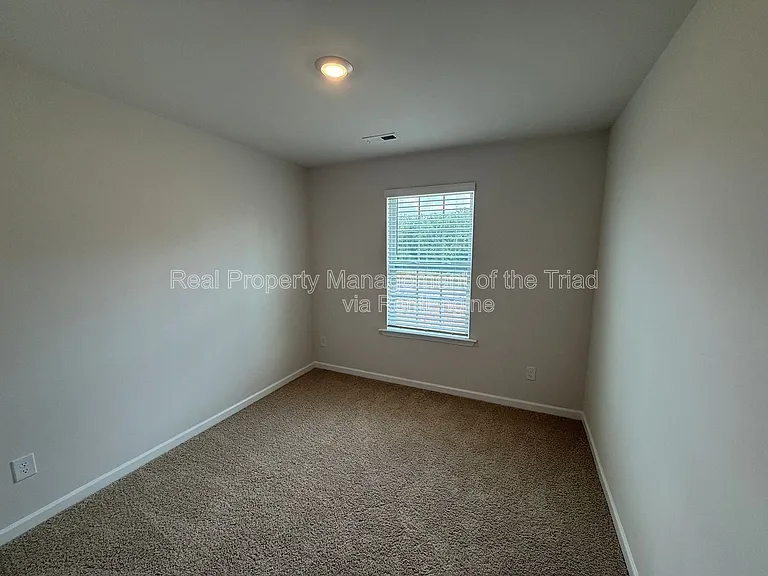 1112 Broholmer Ln — Photo 9
