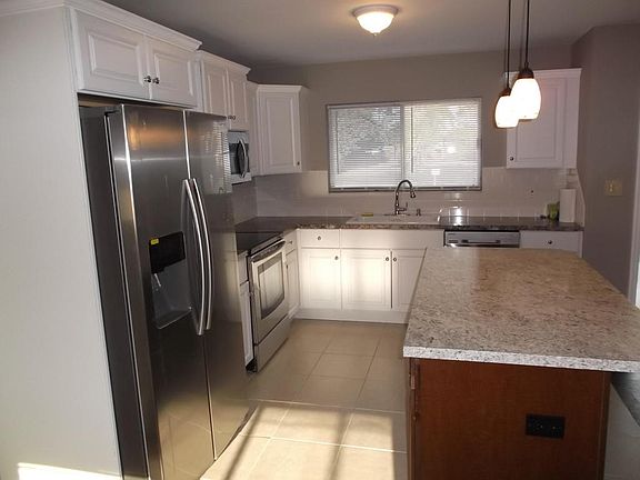 5th image of 476 NW Ravenswood Ln