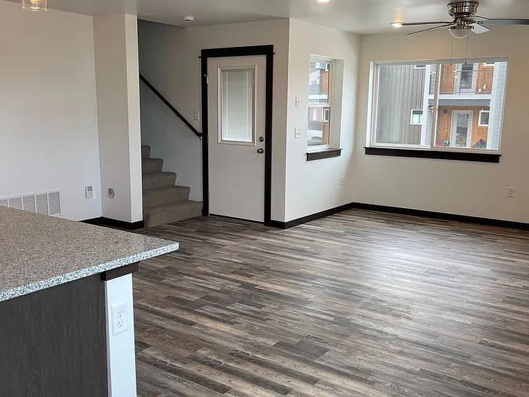 605 Black Diamond St — Photo 17