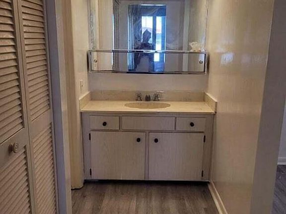 3rd image of 2528 Boundbrook Dr S APT 107