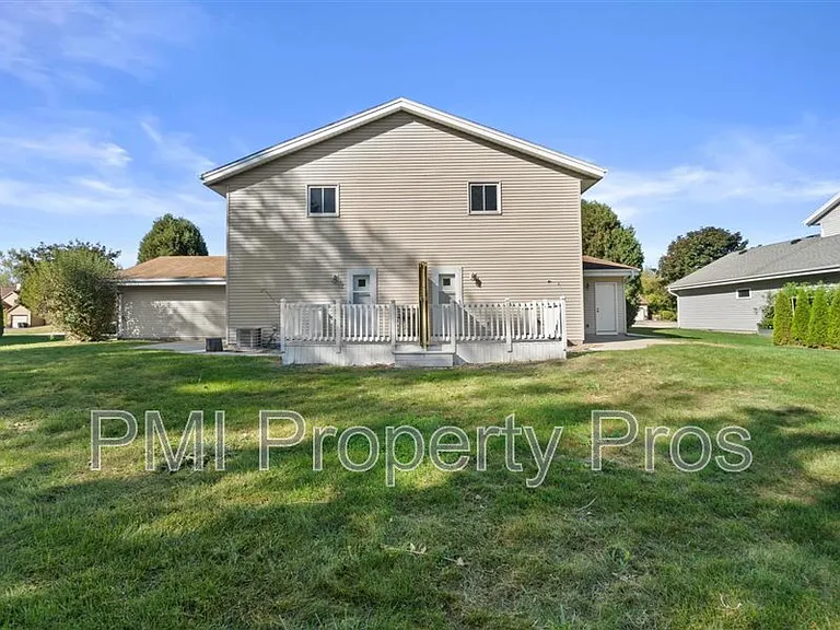 8150 S 88th St — Photo 38