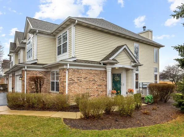 910 Waterford Ln, Elk Grove Village, IL 60007