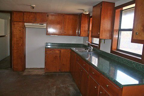 Lots of cabinet space. Elec. Stove hookup.