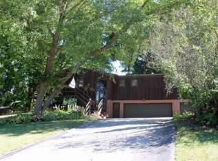 105 Maplewood Dr, Denver, IA 50622
