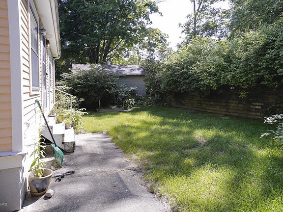 3rd image of 743 Axtell St APT 2