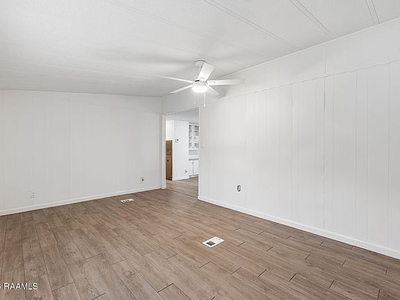 5th image of 204 Longbridge Rd