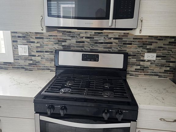 4th image of 605 N Central Ave #1