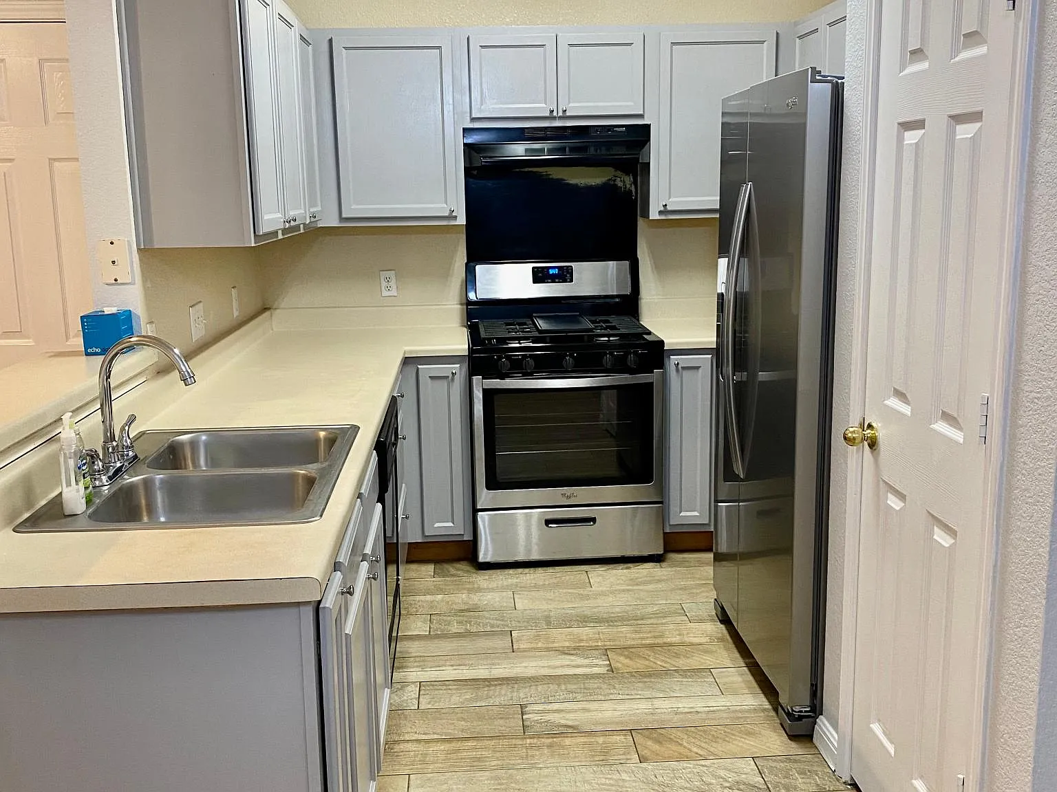 3 bed, 2.5 bath, 1495 sqft, $1,950 — Photo 3