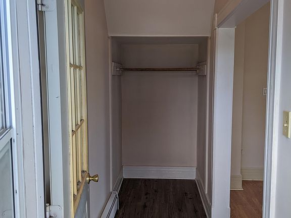 5th image of 804 Elizabeth St