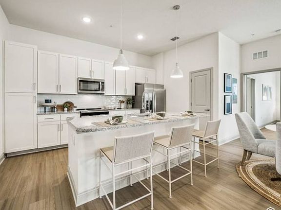 3rd image of 7954 Park Blvd N