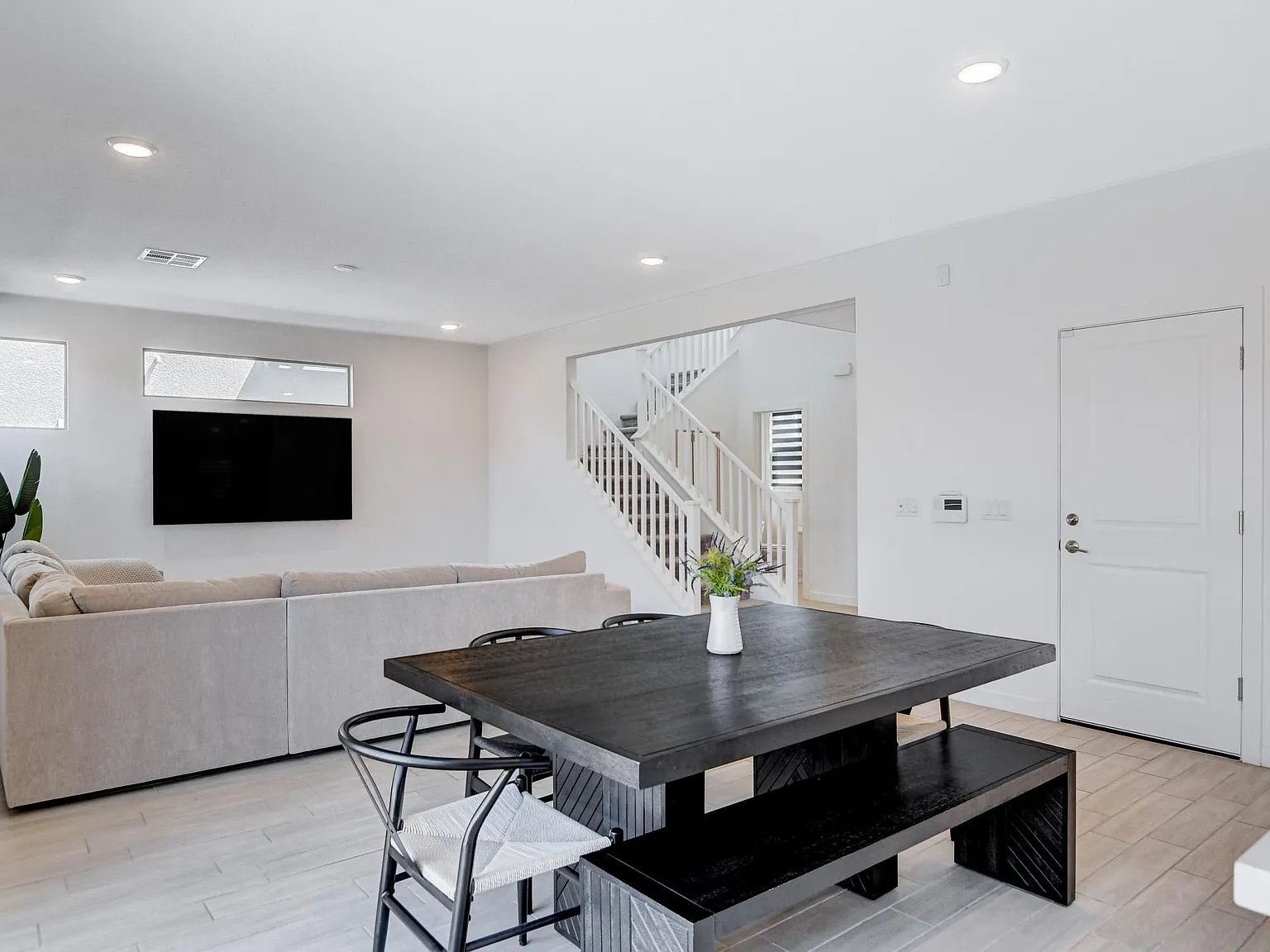 3 bed, 2.5 bath, 2011 sqft, $4,200 — Photo 2