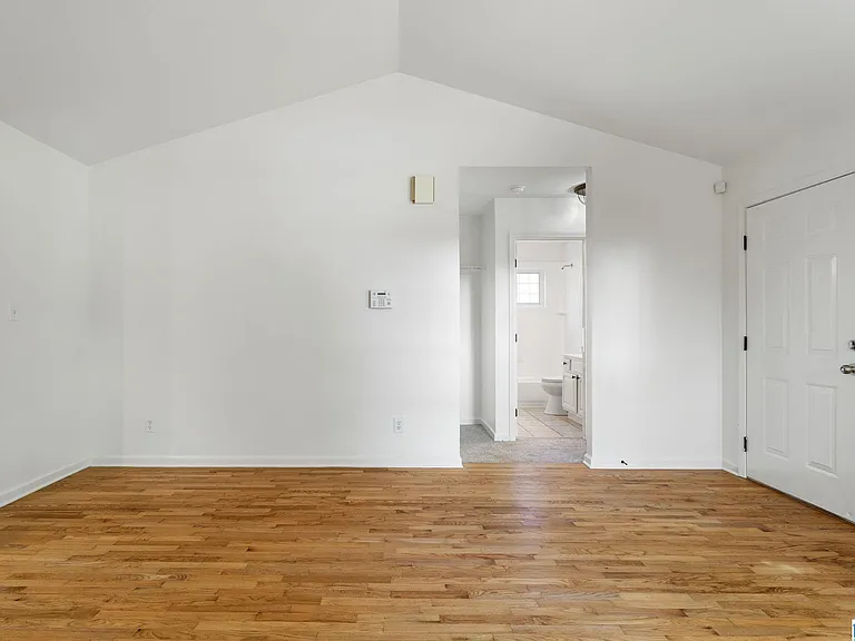1004 W Walnut St — Photo 26