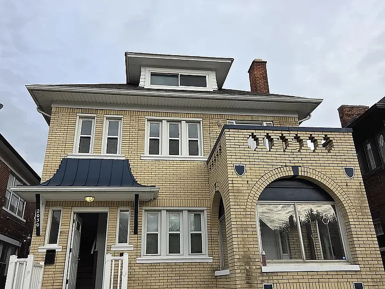 2030 Hazelwood St #1 — Photo 5