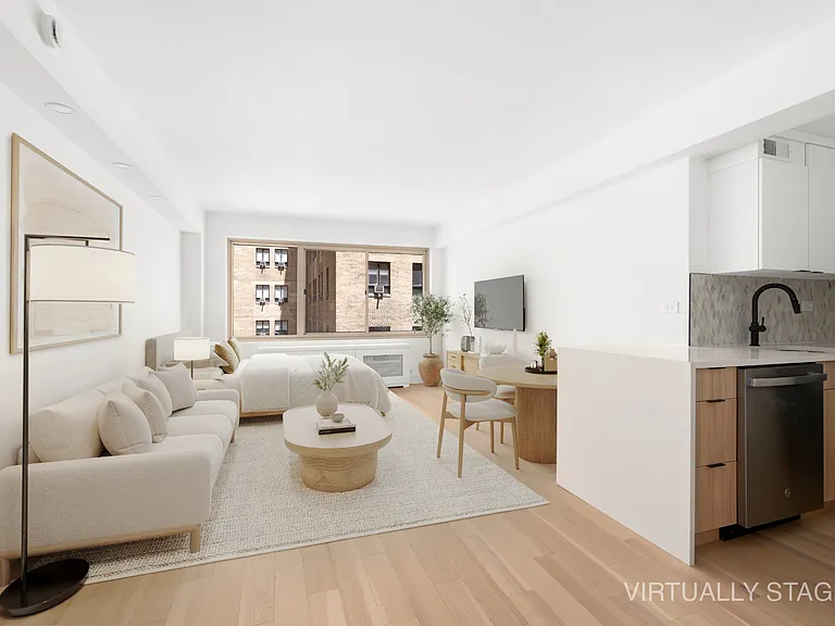 225 E 46th St #5A — Photo 1