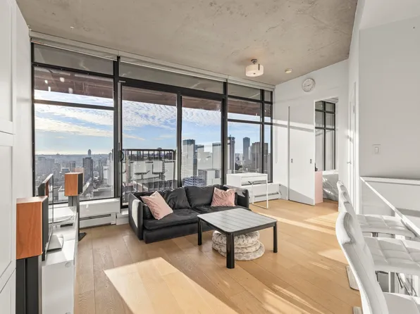 128 Cordova St W #4108, Vancouver, BC V6B 0E6