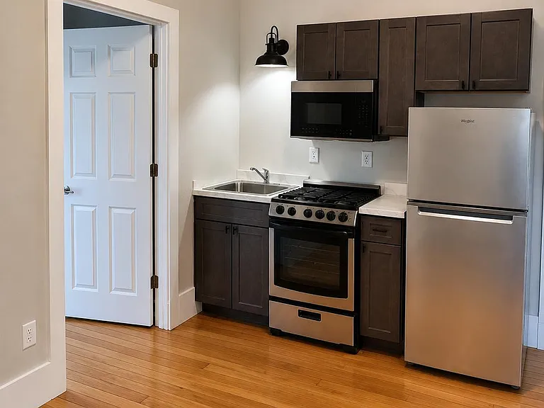 201 W Main St #10 — Photo 2