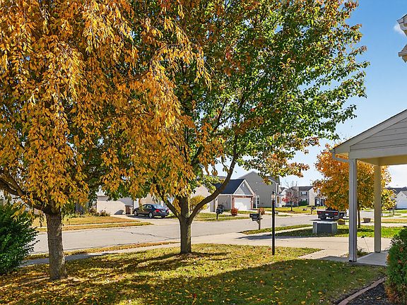 4th image of 3220 Lakestream Dr