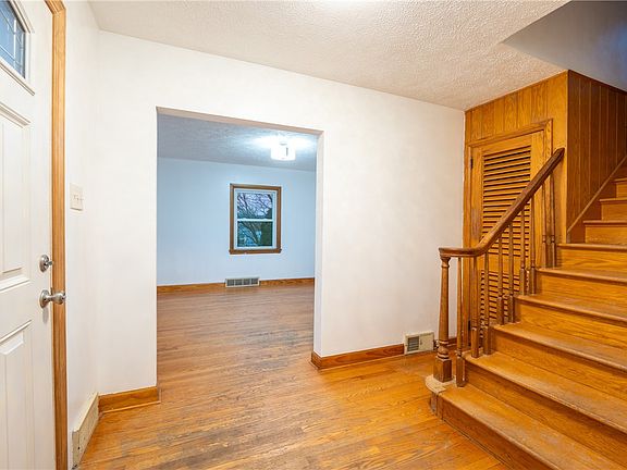 4th image of 1715 Sloan Ave