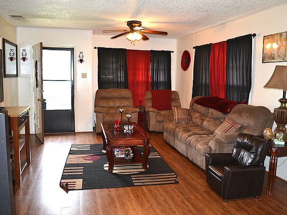 2nd image of 1409 Lawrence Dr