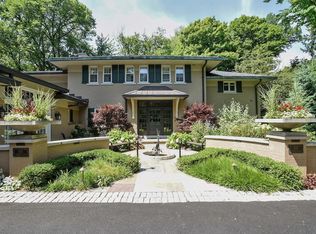 885 Woodbine Ln, Lake Forest, IL 60045