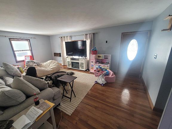 3rd image of 687 Ransom Rd