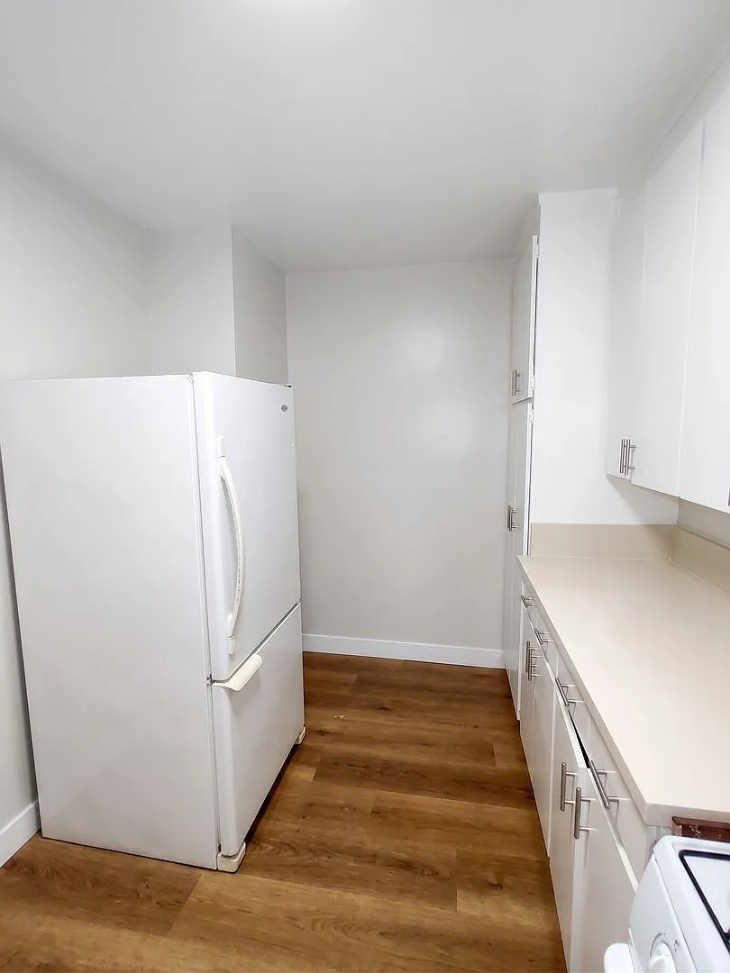 1540 N. Laurel Ave. — Photo 3