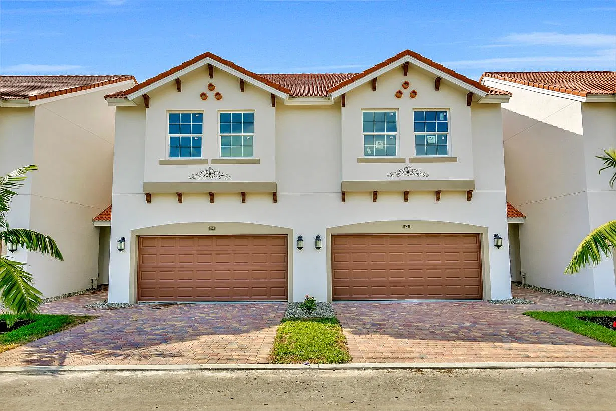 3 bed, 2.5 bath, 1729 sqft, $2,350 — Photo 2