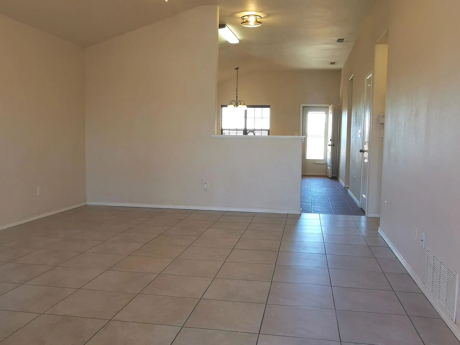 3 bed, 1500 sqft, $2,200 — Photo 3